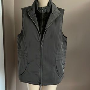 CHICOS Double Vest Inner Has Faux Fur Front Outer Quilted 4 Pockets Vest Sz 12